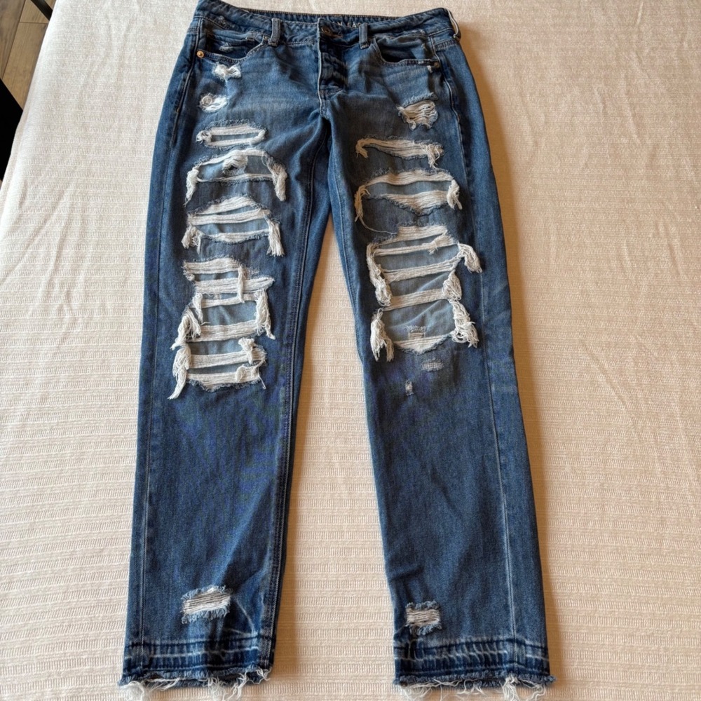 American Eagle Tomgirl Distressed‎ Button Fly Jeans 6 Medium Wash Frayed Hem